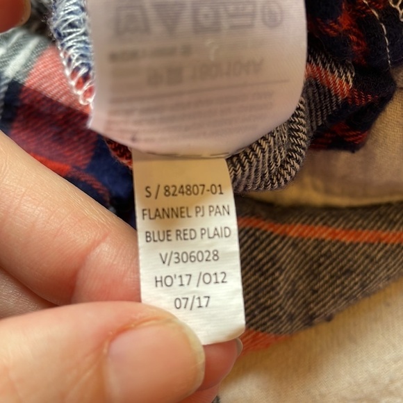 Old Navy XL blue,red and white plaid pajama pants - Picture 6 of 8